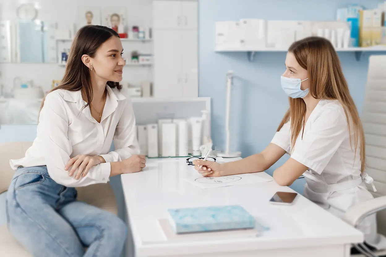 Consulta en medicina estética: técnicas de inyección y seguridad